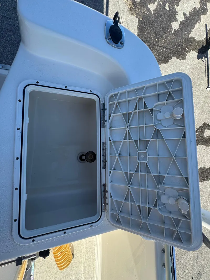 Slide: The Image of Open storage compartment on 2006 NauticStar 1800 Nautic Bay boat. - 11