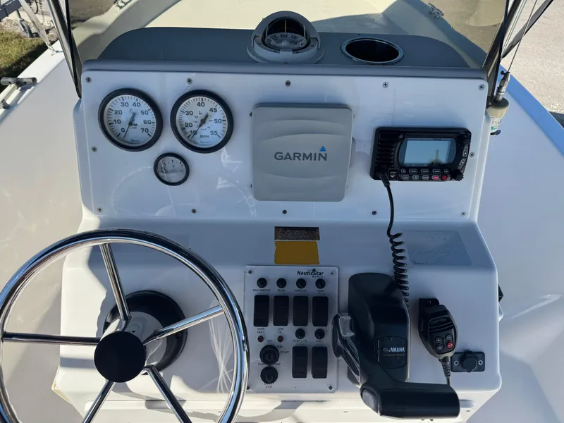 Slide: The Image of 2006 NauticStar 1800 Nautic Bay dashboard with Garmin GPS and marine controls. - 6