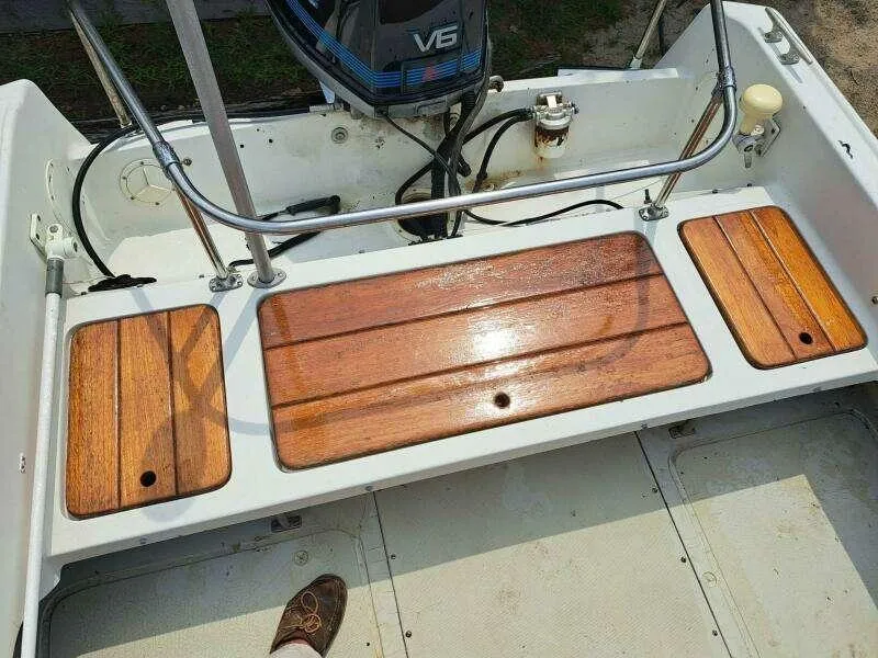 Slide: The Image of 1973 Boston Whaler 21 Outrage boat with wooden deck and V6 engine. - 9