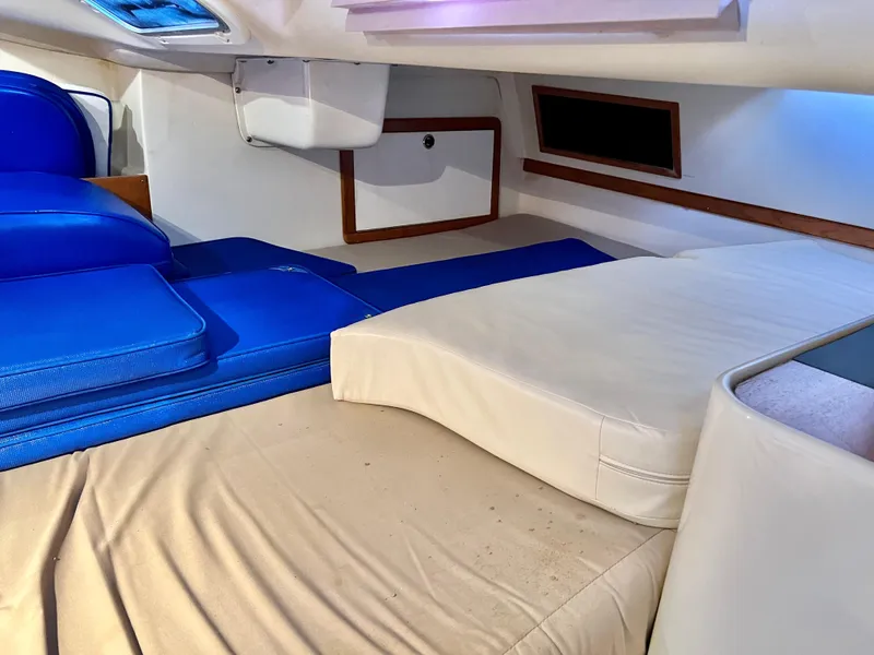 Slide: The Image of Catalina 320 2000 - 58