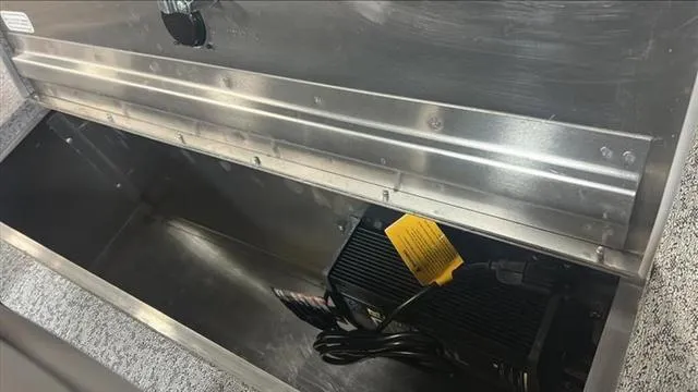 Slide: The Image of Tracker Pro 170 2024 - 7