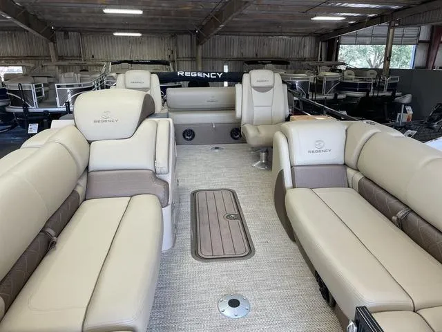 Slide: The Image of Regency 230 LE3 Sport 2024 - 3