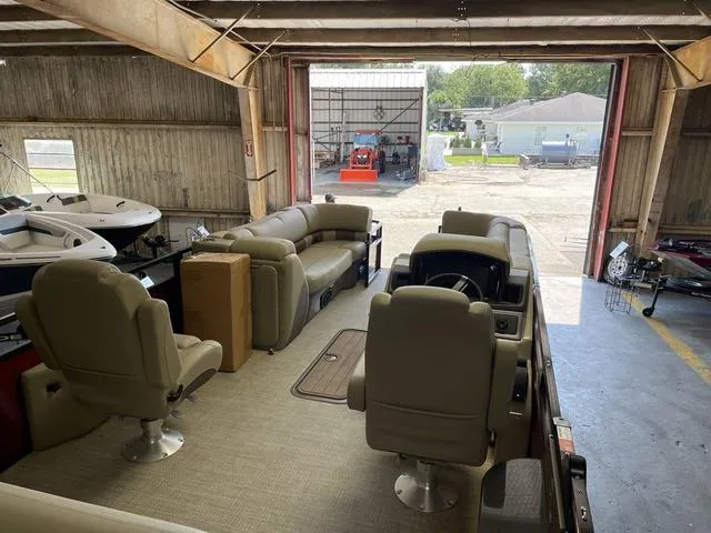 Slide: The Image of Regency 230 LE3 Sport 2024 - 4