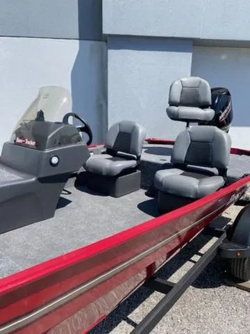 Slide: The Image of Tracker Bass Tracker Classic XL 2025 - 3