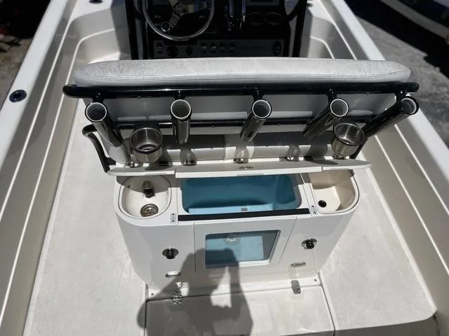 Slide: The Image of Shearwater 25LTD 2019 - 9