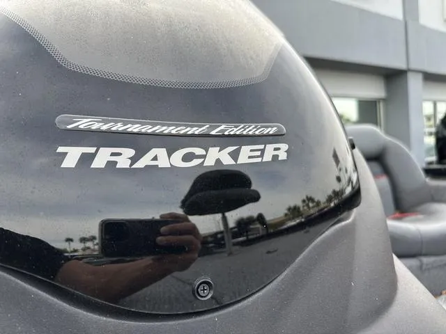 Slide: The Image of 2024 Tracker PROTEAM 195 TXW Tournament Edition boat close-up. - 7