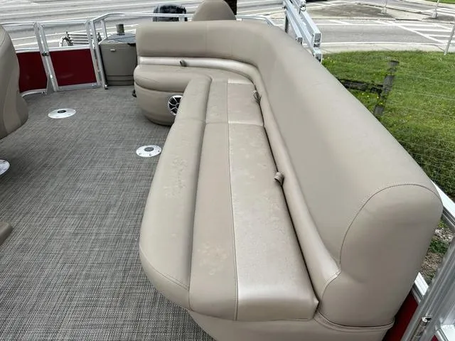 Slide: The Image of Ranger 200F 2024 - 10