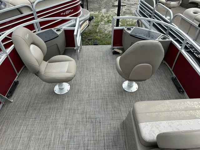 Slide: The Image of Ranger 200F 2024 - 11