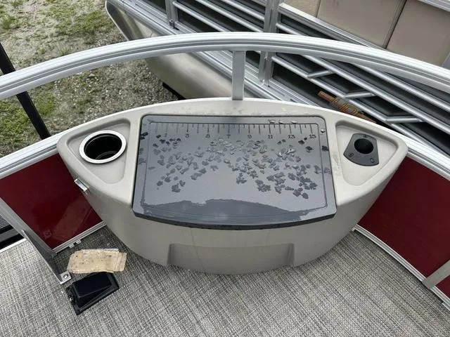 Slide: The Image of Ranger 200F 2024 - 12