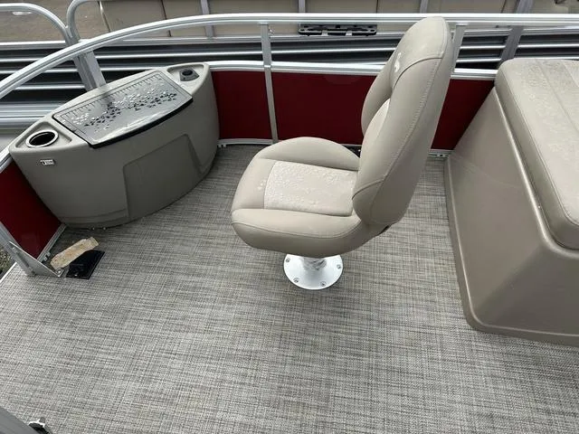 Slide: The Image of Ranger 200F 2024 - 14