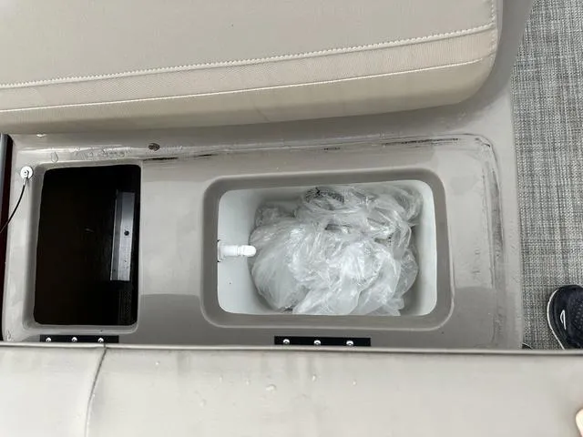 Slide: The Image of Ranger 200F 2024 - 15