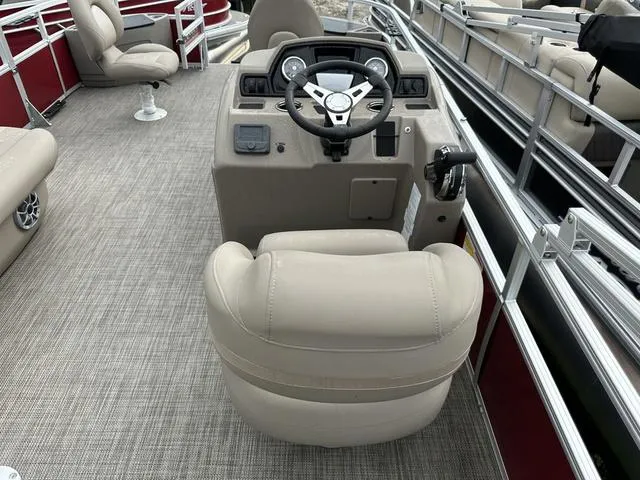 Slide: The Image of Ranger 200F 2024 - 3