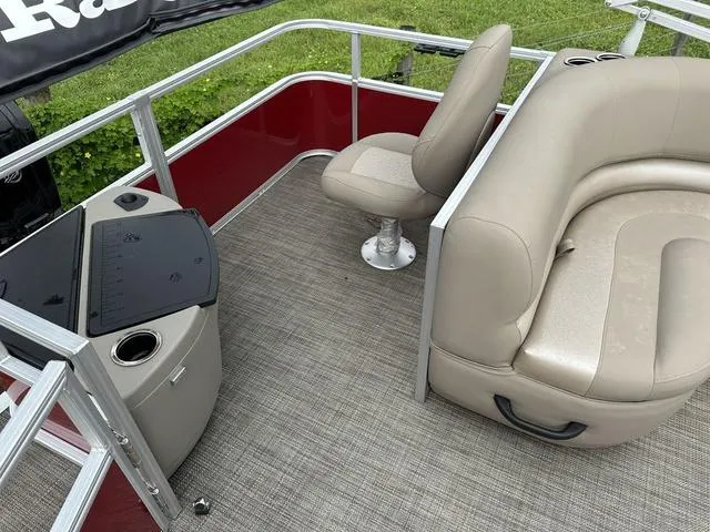 Slide: The Image of Ranger 200F 2024 - 4