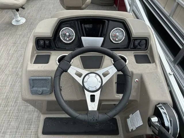 Slide: The Image of Ranger 200F 2024 - 6