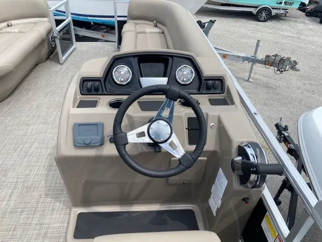 Slide: The Image of Ranger 200C 2024 - 6