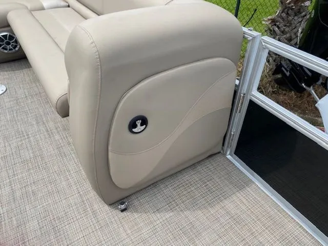 Slide: The Image of Ranger 200C 2024 - 9