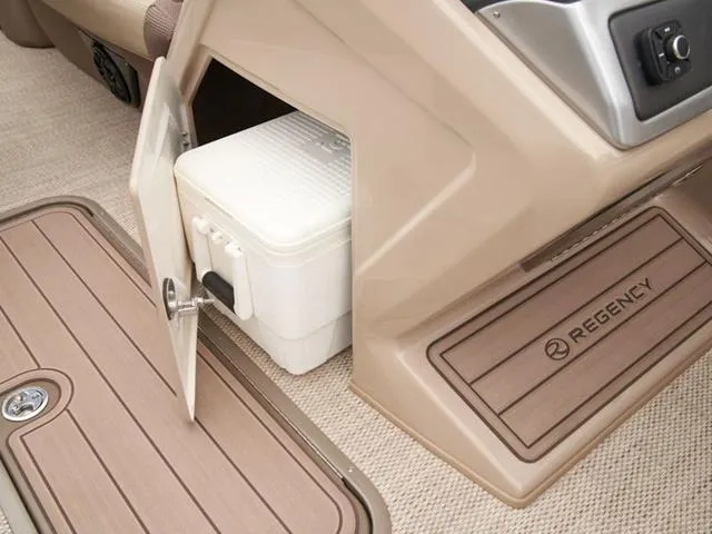 Slide: The Image of Regency 230 LE3 2024 - 16