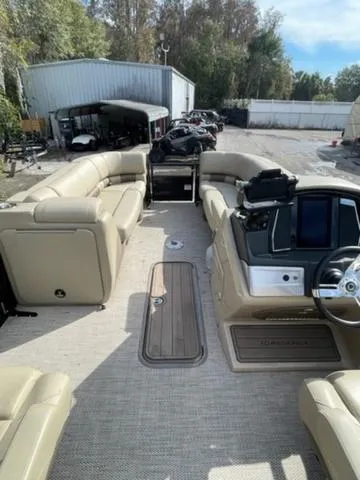 Slide: The Image of Regency 230 LE3 2024 - 5