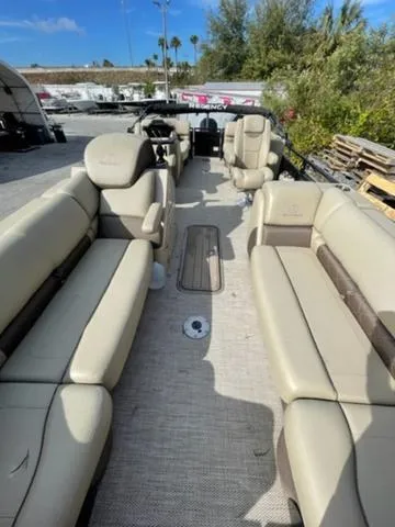 Slide: The Image of Regency 230 LE3 2024 - 6