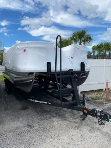 The Image of Sun Tracker Fishin' Barge 20 DLX 2025 - 1