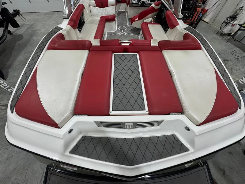 Slide: The Image of 2013 MasterCraft X30 boat interior with red and white seating, diamond-patterned flooring. - 8