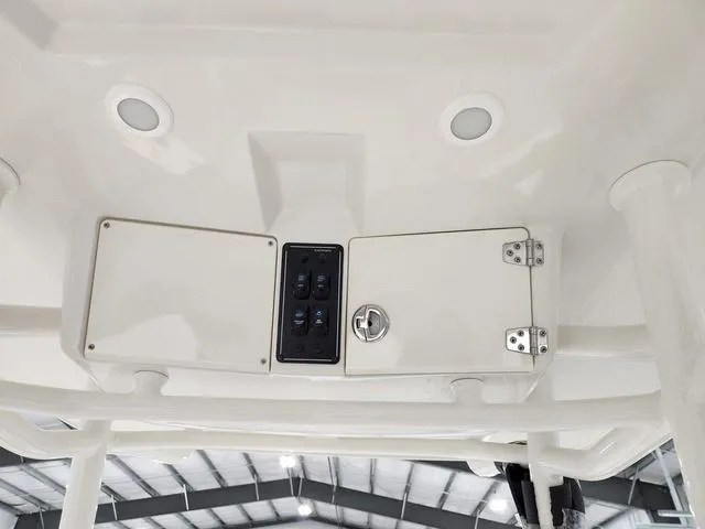 Slide: The Image of Stingray 236CC 2023 - 14