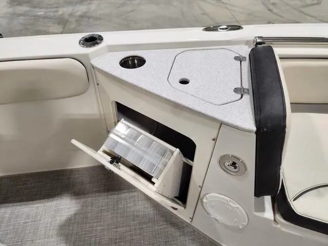 Slide: The Image of Stingray 236CC 2023 - 24