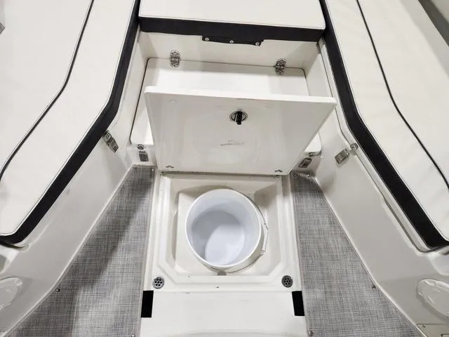 Slide: The Image of Stingray 236CC 2023 - 26