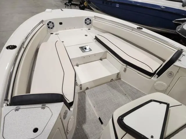 Slide: The Image of Stingray 236CC 2023 - 29