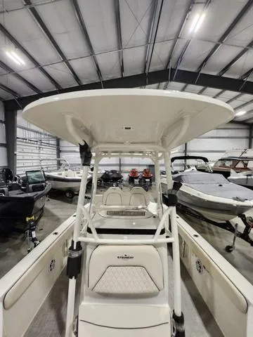 Slide: The Image of Stingray 236CC 2023 - 32