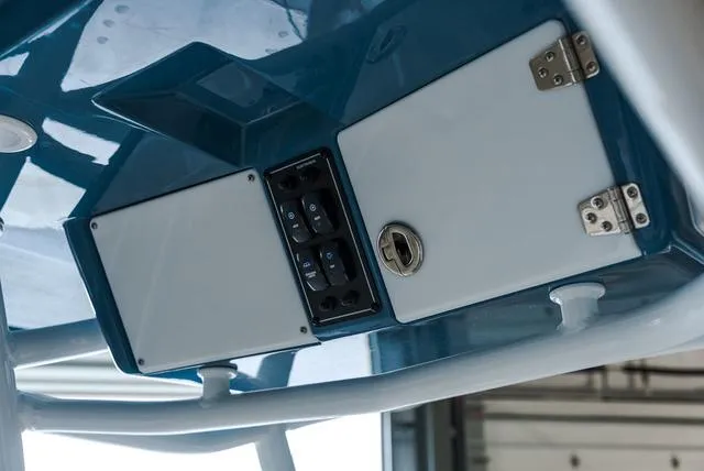 Slide: The Image of Stingray 216CC 2025 - 11