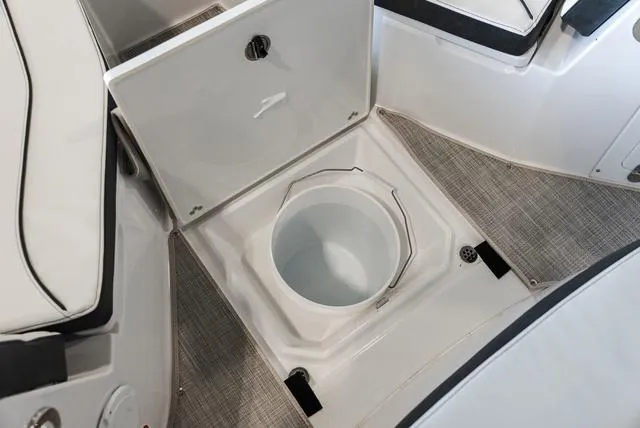 Slide: The Image of Stingray 216CC 2025 - 18