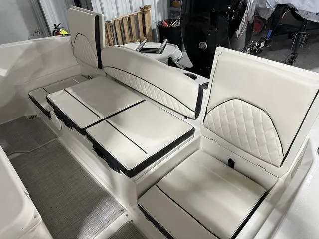 Slide: The Image of Stingray 206 CC 2023 - 14