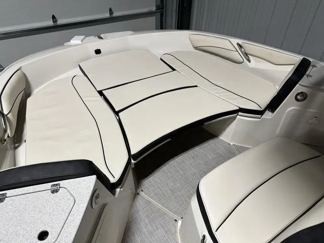 Slide: The Image of Stingray 206 CC 2023 - 17