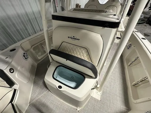 Slide: The Image of Stingray 206 CC 2023 - 23