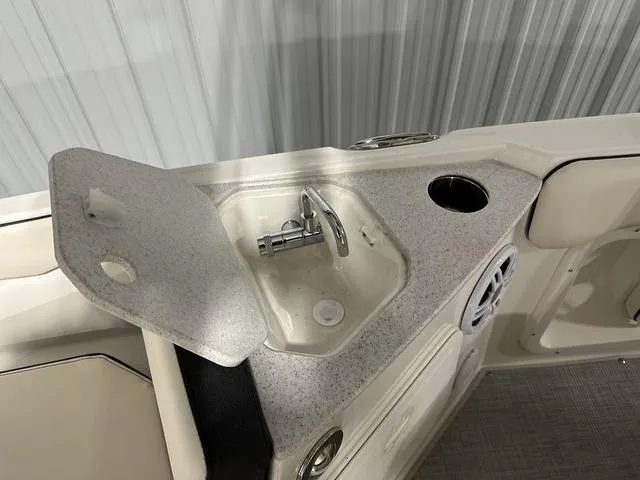 Slide: The Image of Stingray 206 CC 2023 - 25