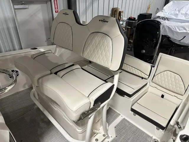 Slide: The Image of Stingray 206 CC 2023 - 28