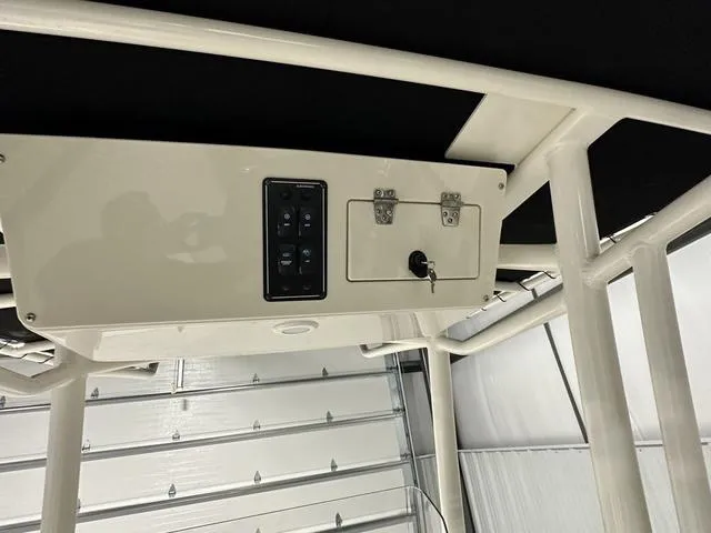 Slide: The Image of Stingray 206 CC 2023 - 29