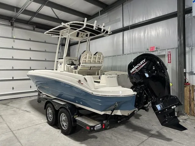 Slide: The Image of Stingray 206 CC 2023 - 6