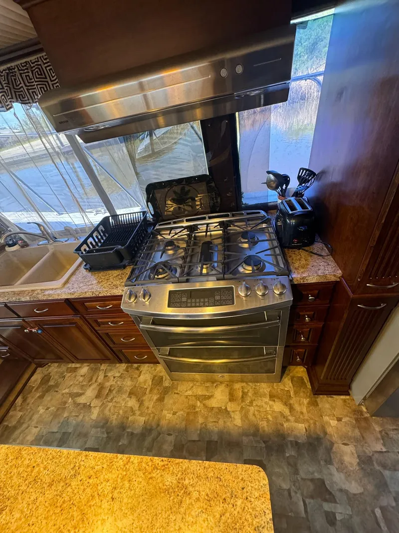 Slide: The Image of Blue Water Motor Yacht 1982 - 13