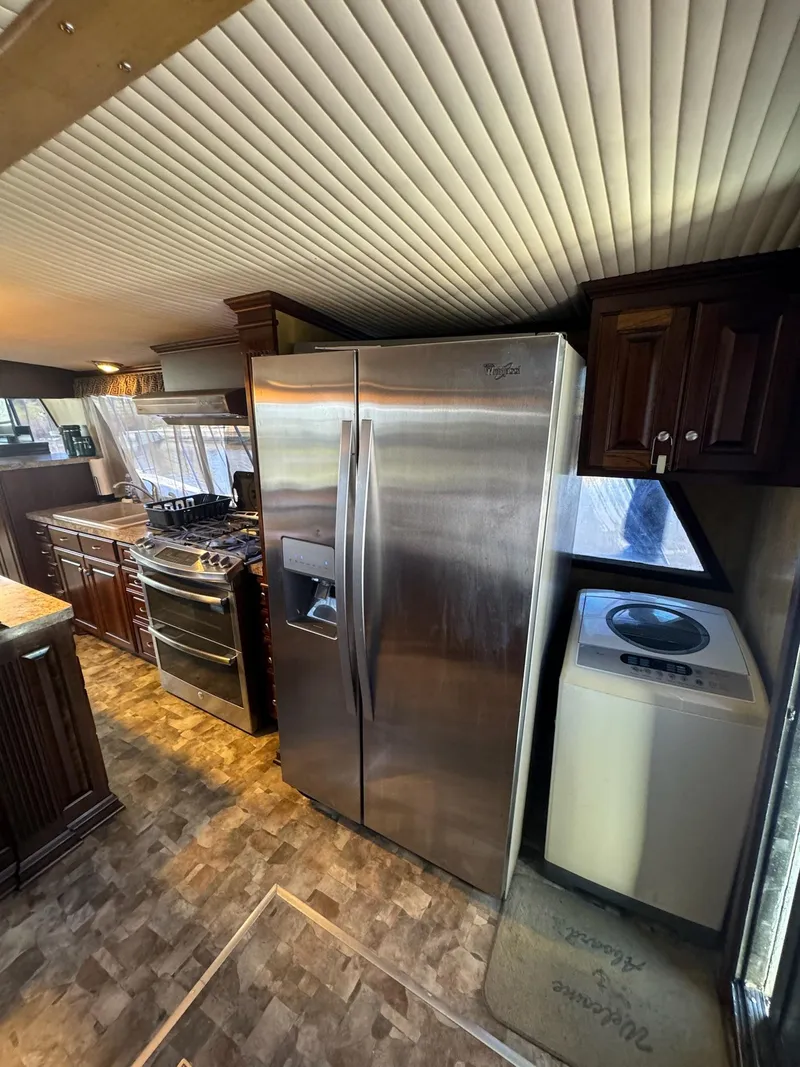 Slide: The Image of Blue Water Motor Yacht 1982 - 14