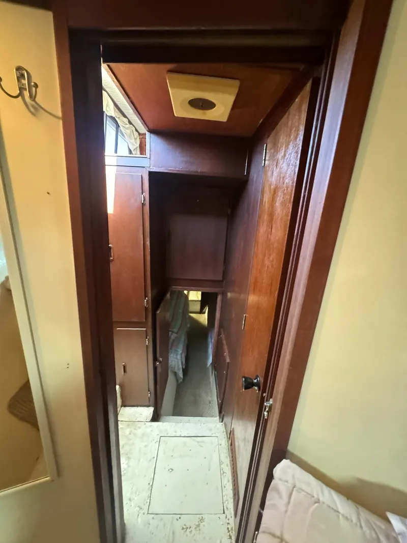 Slide: The Image of Blue Water Motor Yacht 1982 - 25