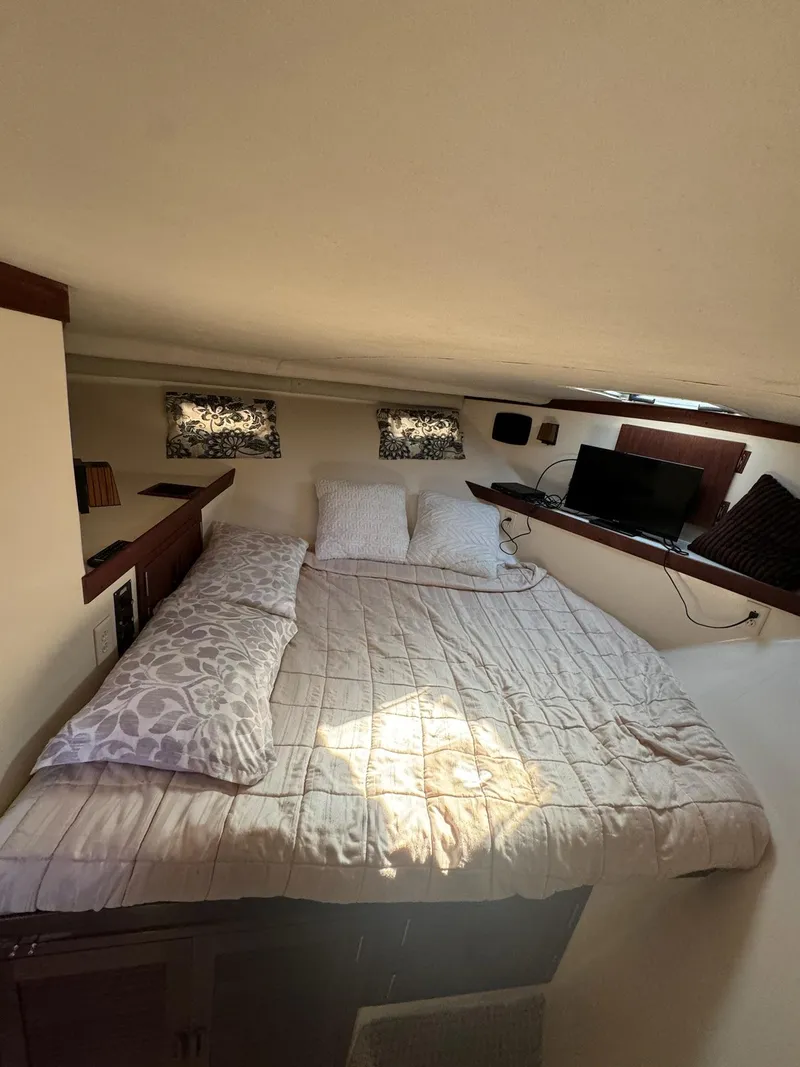 Slide: The Image of Blue Water Motor Yacht 1982 - 28