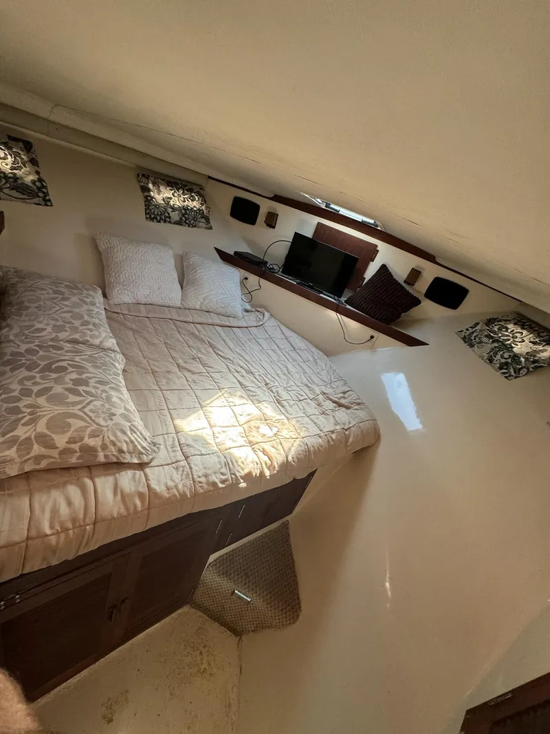 Slide: The Image of Blue Water Motor Yacht 1982 - 30