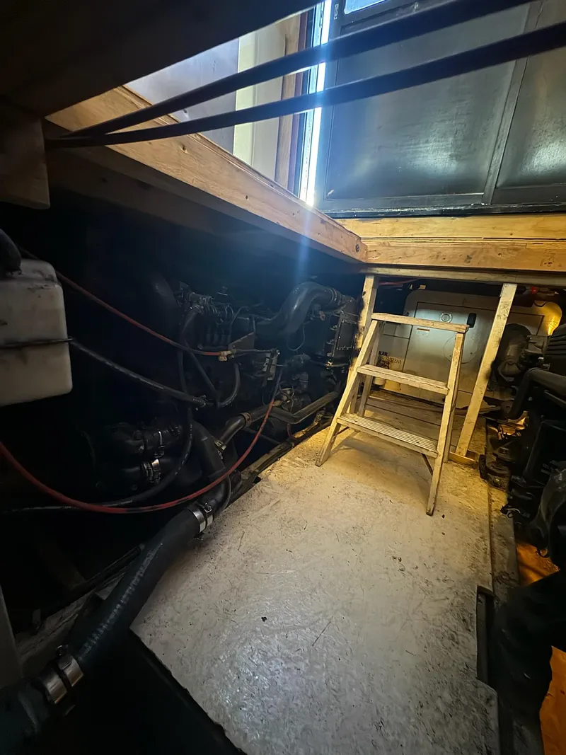 Slide: The Image of Blue Water Motor Yacht 1982 - 35