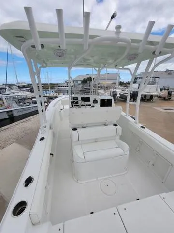 Slide: The Image of 2016 Sea Hunt Edge 24 boat with spacious deck and seating, docked at marina. - 8