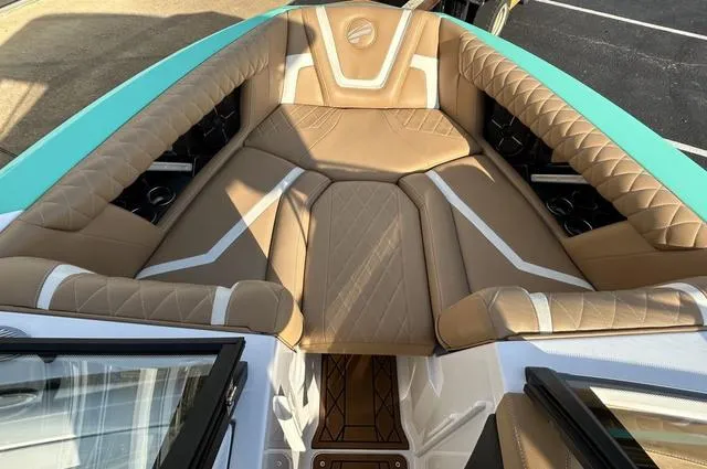 Slide: The Image of Tigé 23ZX 2020 - 6