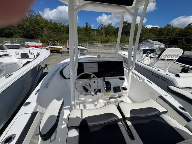 Slide: The Image of Tidewater 198 CC Adventure 2025 - 4