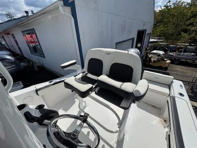 Slide: The Image of Tidewater 198 CC Adventure 2025 - 8