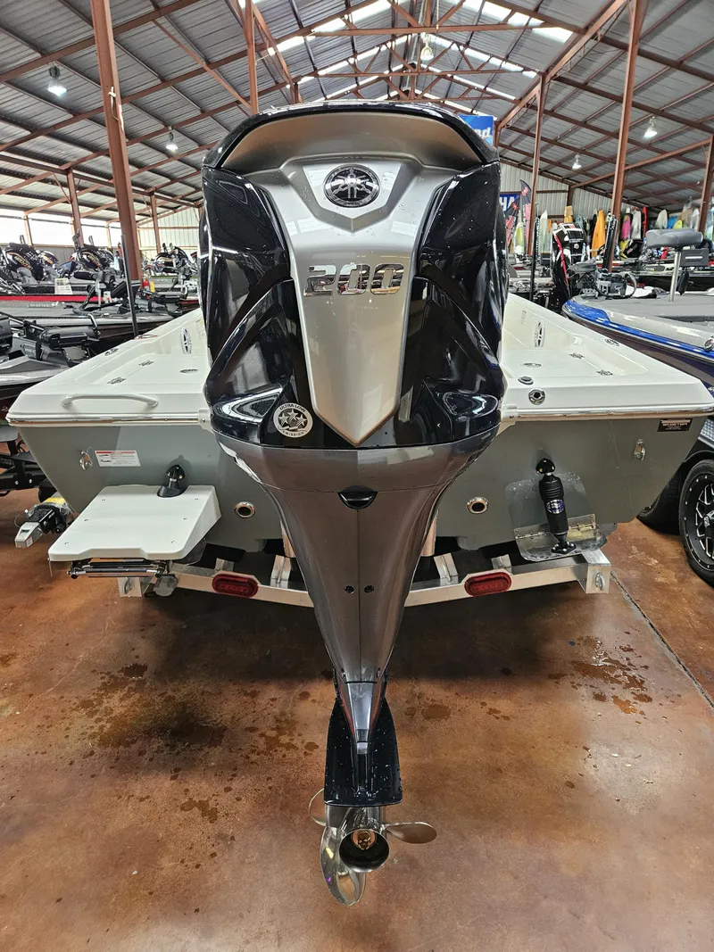 Slide: The Image of Skeeter SX221 2025 - 19